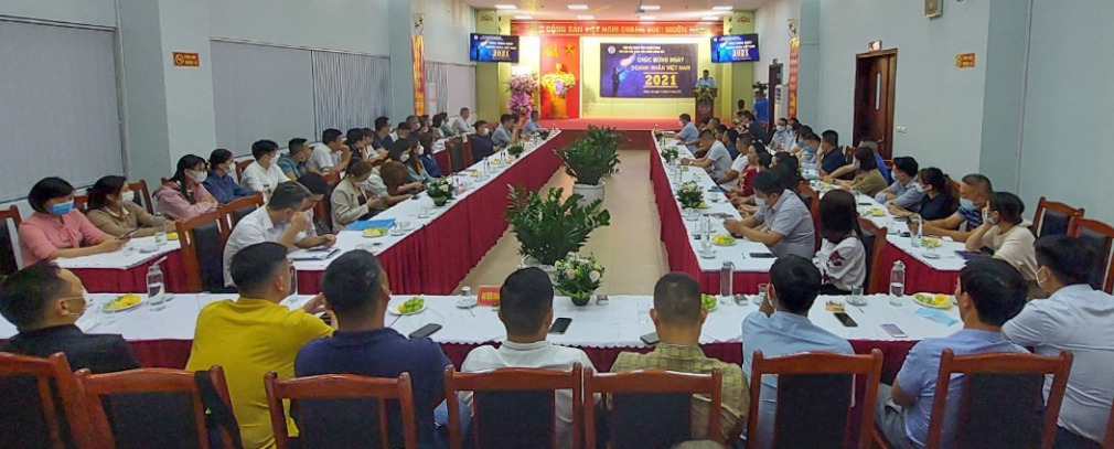 Chi cục HQCK Móng Cái gặp mặt, chúc mừng các doanh nhân, doanh nghiệp nhân Ngày Doanh nhân Việt Nam, ngày 11/10/2021.