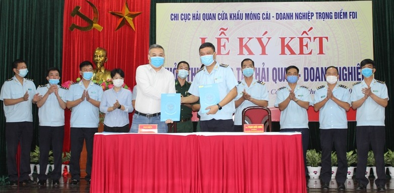 Chi cục HQCK Móng Cái ký thỏa thuận hợp tác với các doanh nghiệp FDI có hoạt động XNK trên địa bàn, tháng 7/2021.