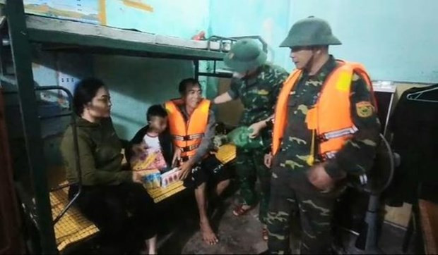 Hai Phong: Cuu nan kip thoi 3 nguoi dan tren tau ca bi chim tren bien hinh anh 1