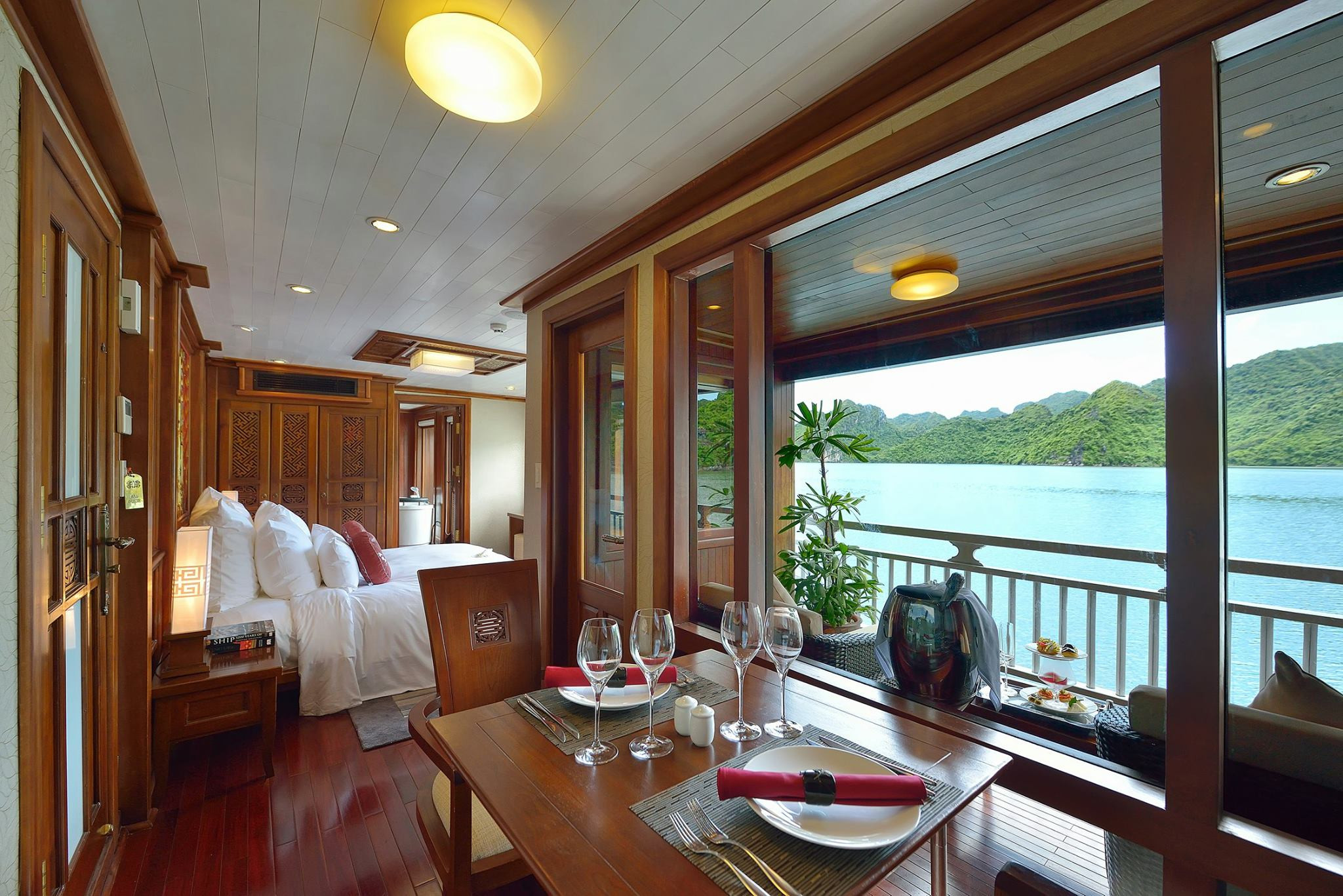 Vietnam luxury cruises that offer world-class services