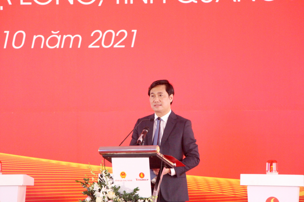 Đồng chí Nguyễn Tường Văn, Phó Bí thư Tỉnh ủy, Chủ tịch UBND tỉnh, phát biểu tại lễ khởi công.