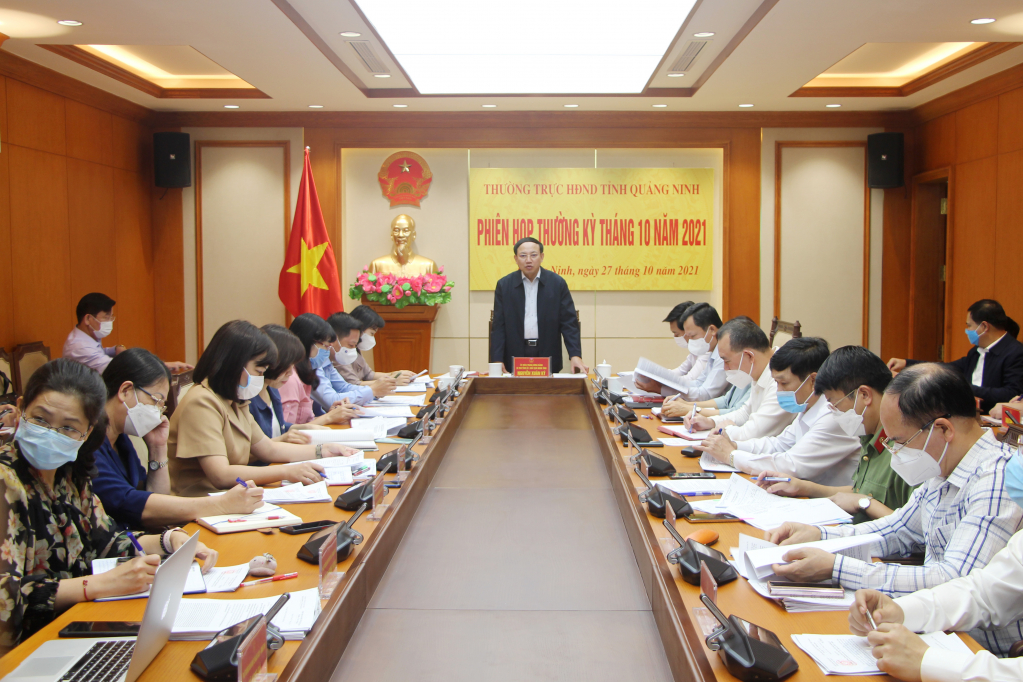Đồng chí Nguyễn Xuân Ký, Ủy viên Trung ương Đảng, Bí thư Tỉnh ủy, Chủ tịch HĐND tỉnh, kết luận phiên họp.