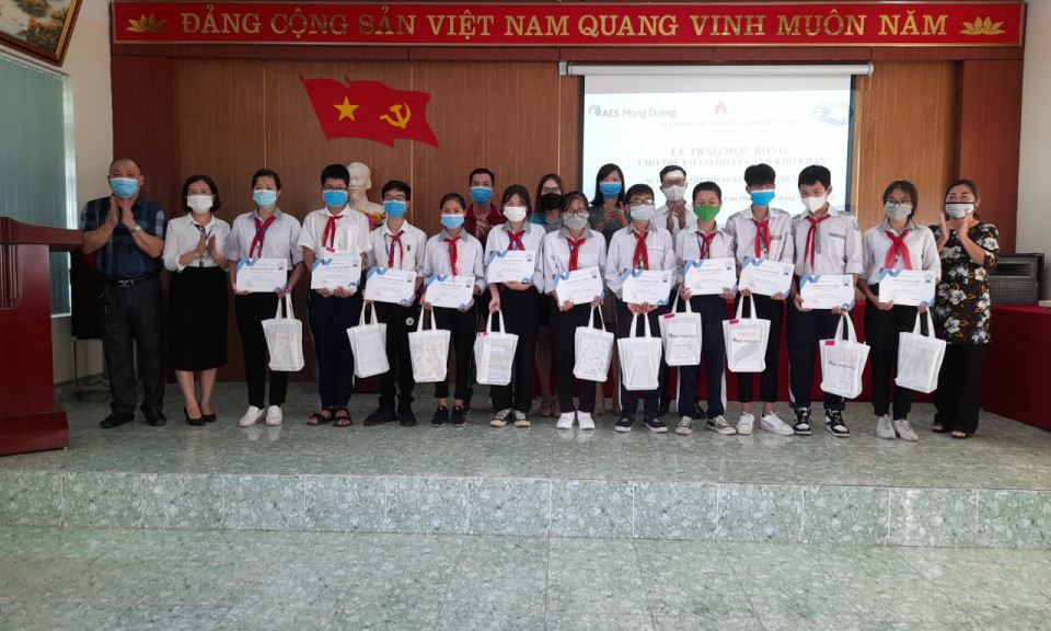 Trao 170 suất học bổng cho trẻ em có hoàn cảnh khó khăn