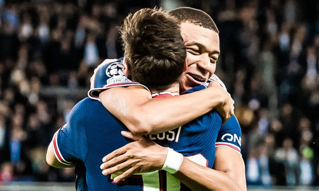 Neymar đang lạc nhịp so với Messi và Mbappe