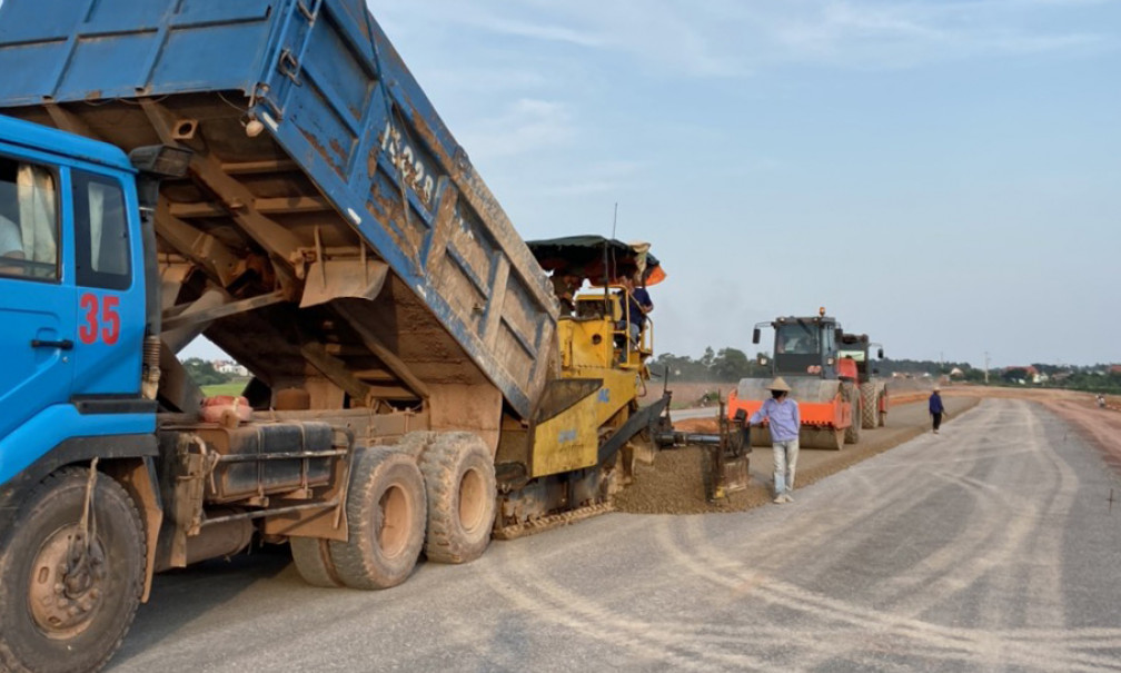Thi công nước rút dự án cao tốc Vân Đồn - Móng Cái