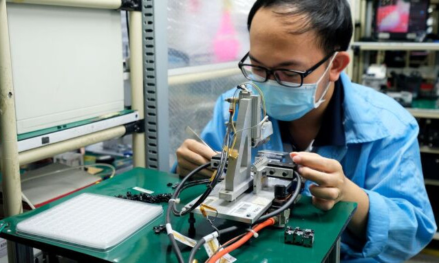 Nhà máy tìm cách giữ lao động