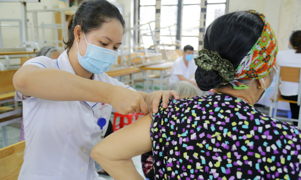 Hơn 117.000 người đã hoàn thành mũi thứ 2 vắc-xin phòng Covid-19