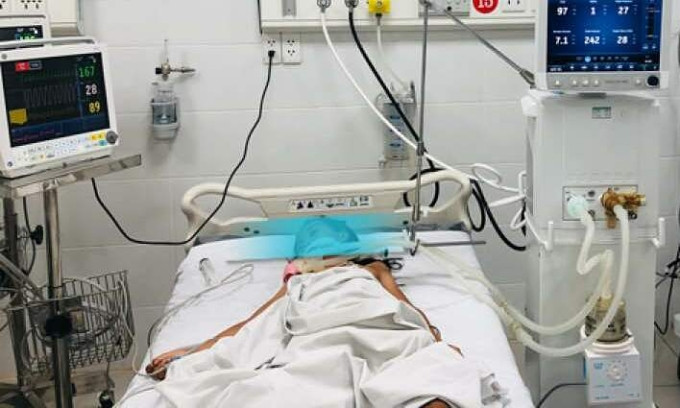 Bé gái uống nhầm thuốc trừ sâu