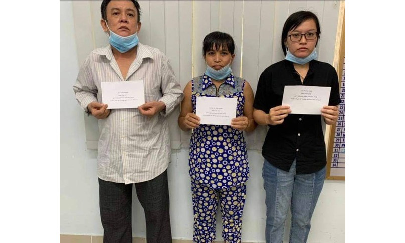 Khởi tố các đối tượng xô xát với nhân viên y tế lấy mẫu xét nghiệm COVID-19