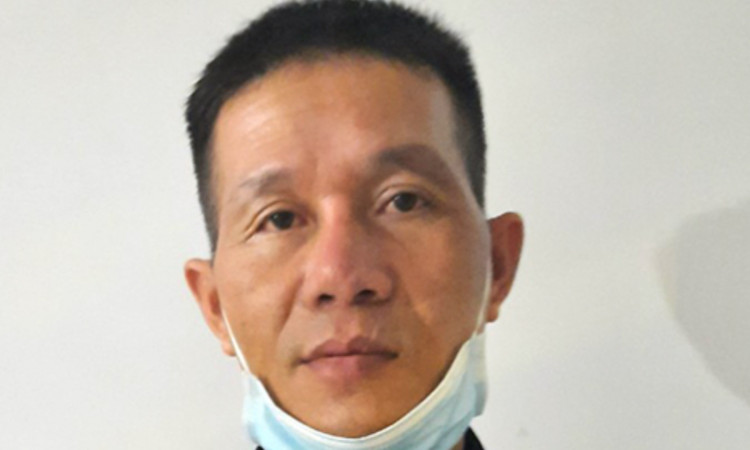 Làm giấy tờ giả bán cho người muốn "thông chốt"
