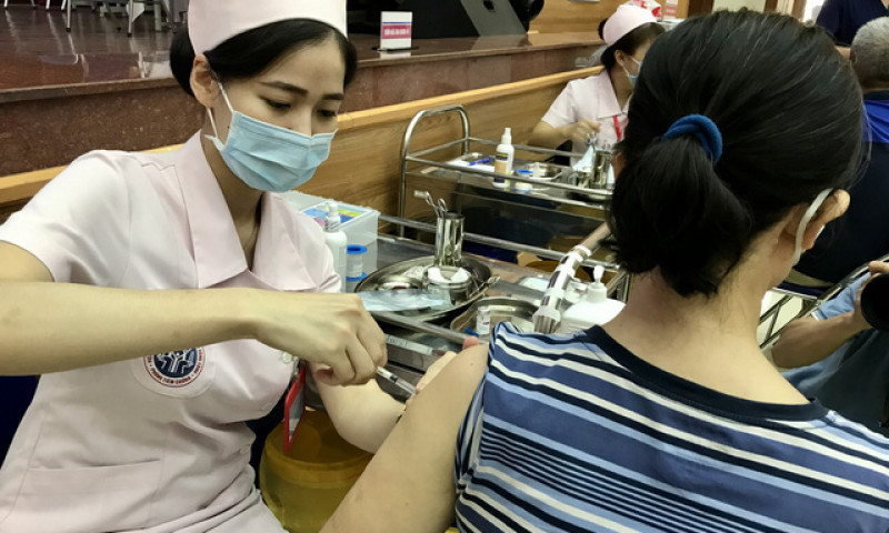 Việt Nam tiêm chủng chạm mốc 50 triệu liều vaccine COVID-19