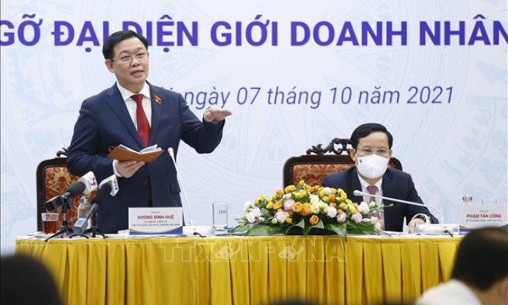 Chủ tịch Quốc hội gặp gỡ đại diện giới doanh nhân Việt Nam