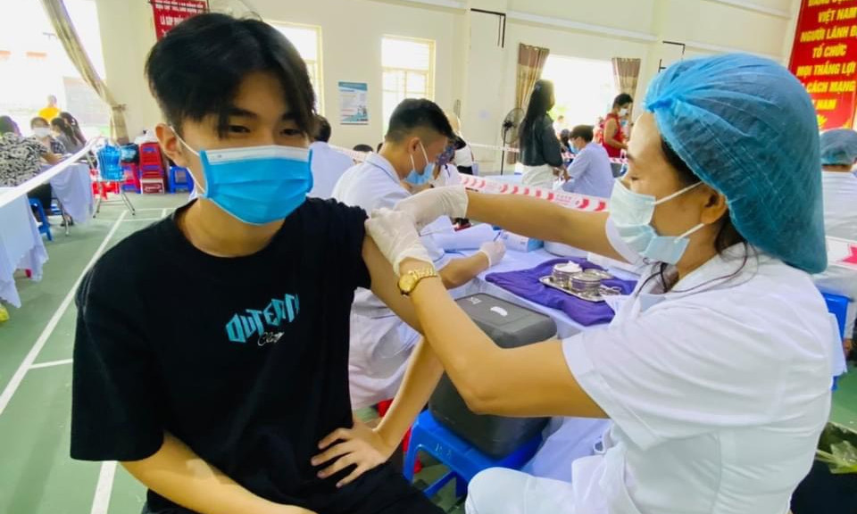 Cô Tô hoàn thành tiêm mũi 2 vắc xin phòng Covid-19 