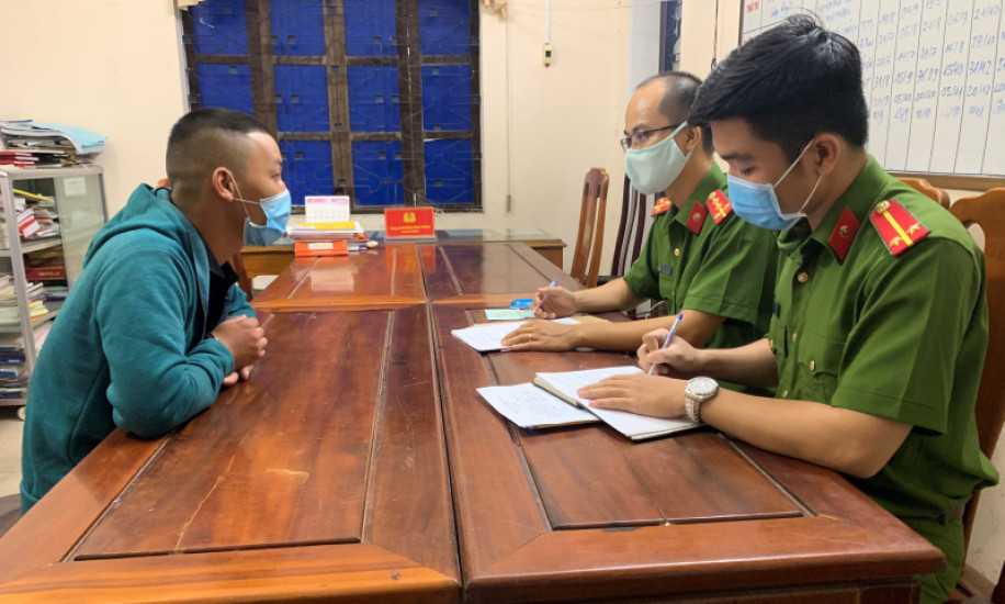Bắt kẻ lừa 2 cháu bé đi mua kẹo, cưỡng hiếp người phụ nữ tâm thần