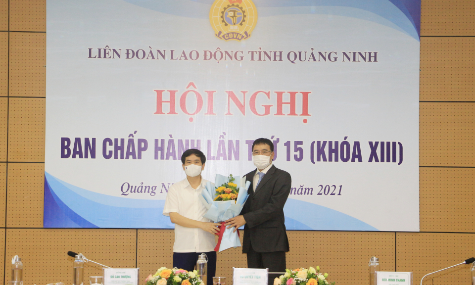 Bí thư Huyện ủy Vân Đồn làm Chủ tịch Liên đoàn Lao động tỉnh Quảng Ninh