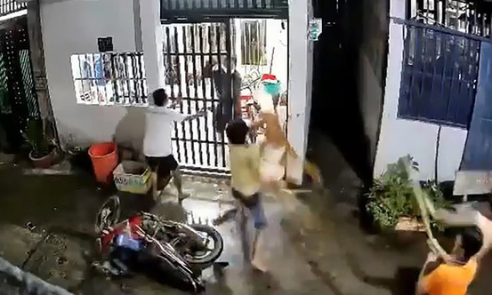 2 vợ chồng ở Hóc Môn bị người đàn ông dùng hung khí tấn công tử vong