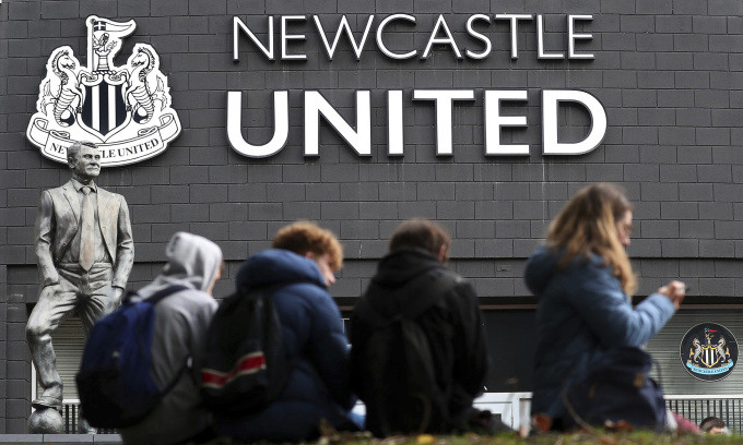 Man Utd, Tottenham phản đối vụ mua lại Newcastle