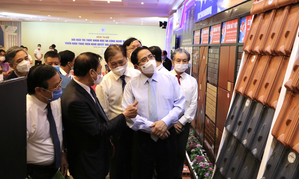  “Chúng tôi vượt mọi khó khăn bằng khoa học công nghệ”