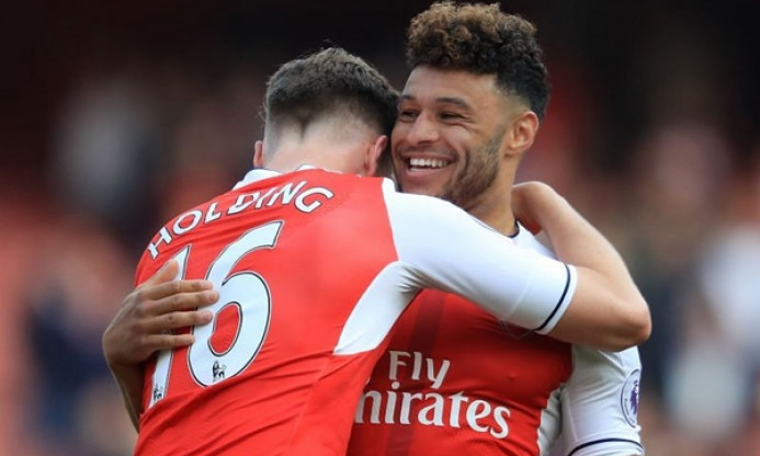 Arsenal muốn tái hợp Oxlade-Chamberlain