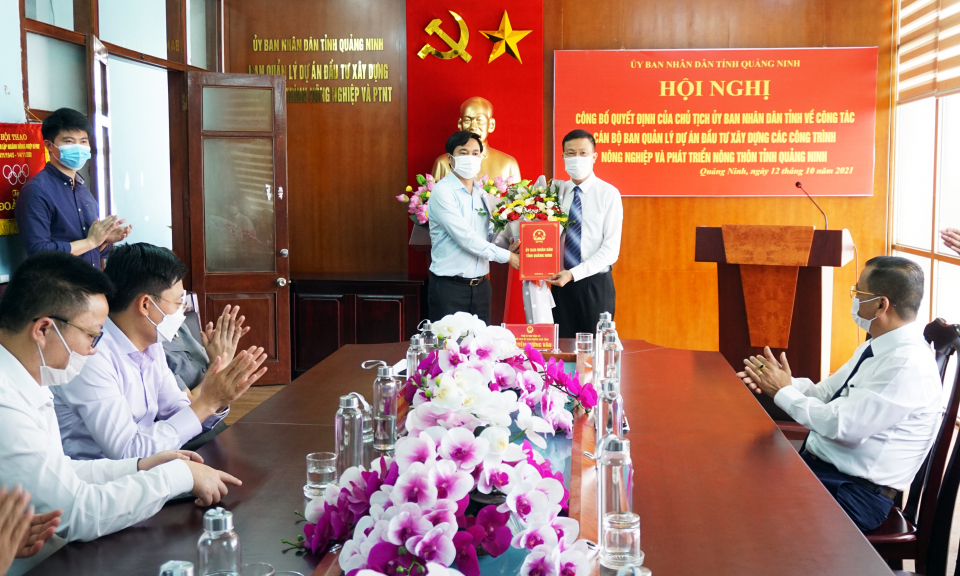 Trao quyết định bổ nhiệm các lãnh đạo Ban Quản lý Dự án đầu tư xây dựng các công trình NN&PTNT tỉnh