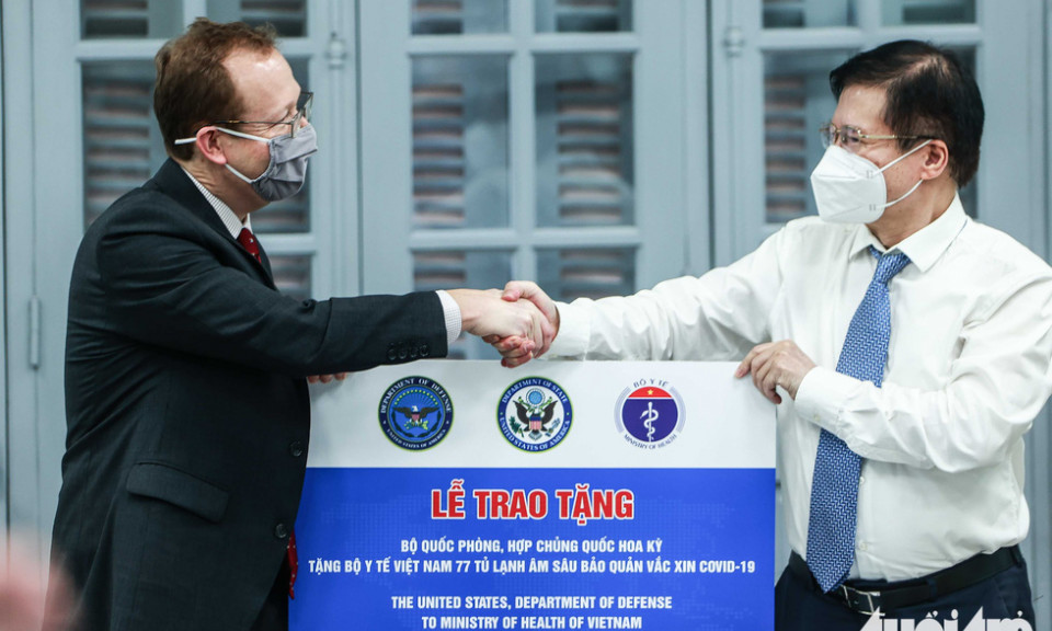 Mỹ bàn giao tủ lạnh âm sâu lưu trữ vắc xin Pfizer cho Việt Nam