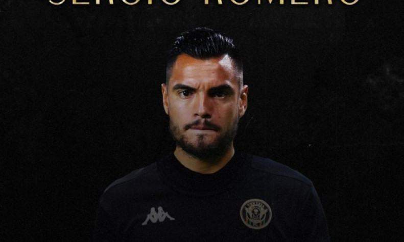 Sau tất cả, Sergio Romero có bến đỗ mới