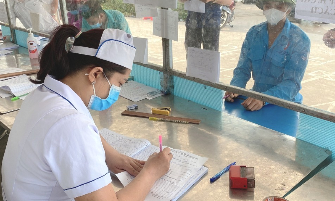 Những “bông hồng” trên tuyến đầu