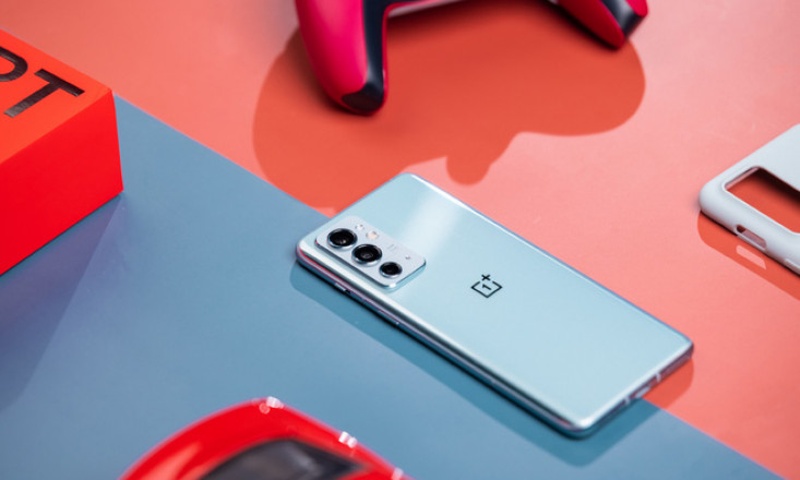 OnePlus 9RT ra mắt: Màn hình AMOLED 120Hz, Snapdragon 888, camera dùng cảm biến của OPPO Find X3, giá từ 11.6 triệu đồng