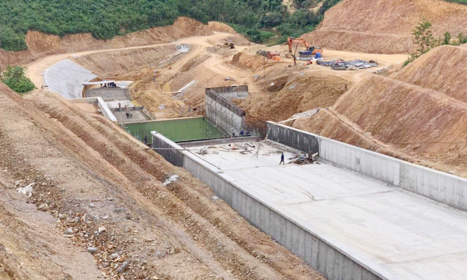 Thi công hồ chứa nước ảnh hưởng đến cuộc sống của người dân