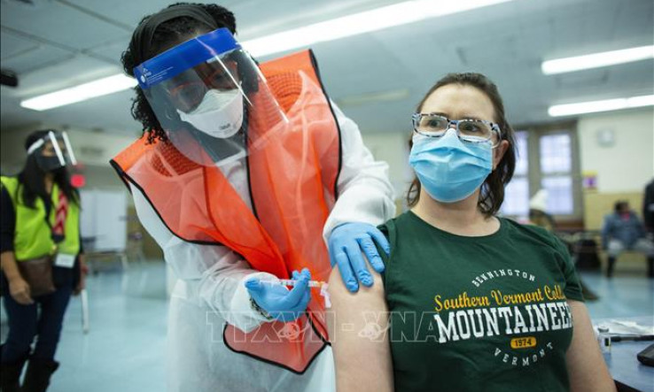 Các chuyên gia Mỹ khuyến nghị tiêm mũi tăng cường vaccine của Moderna