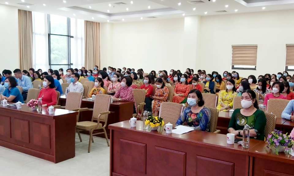 Công đoàn ngành Xây dựng tổ chức tuyên truyền, phổ biến và tư vấn pháp luật