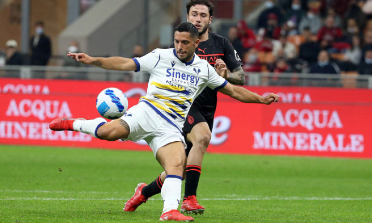 Milan soán ngôi đầu Serie A