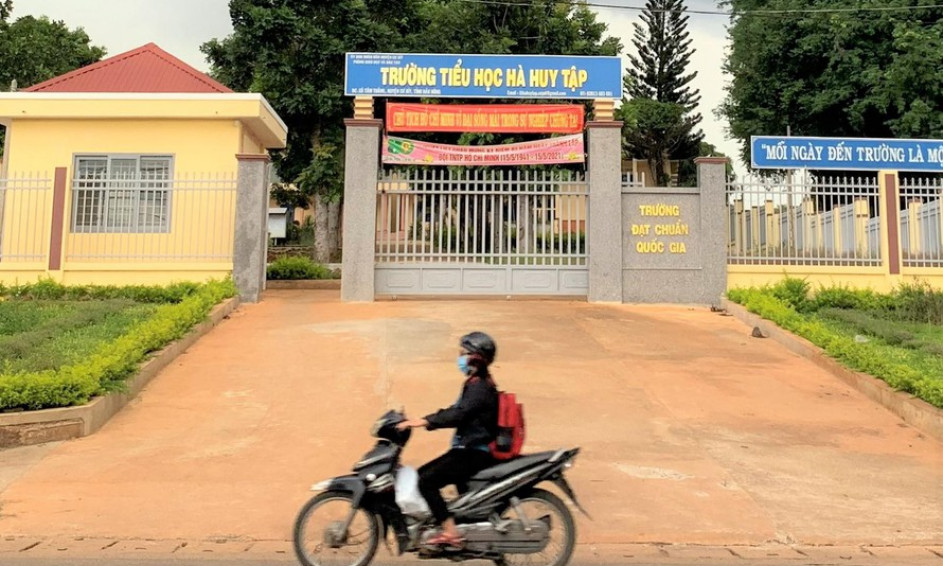 Hiệu trưởng ‘giam’ học bạ trò nghèo bị kỷ luật