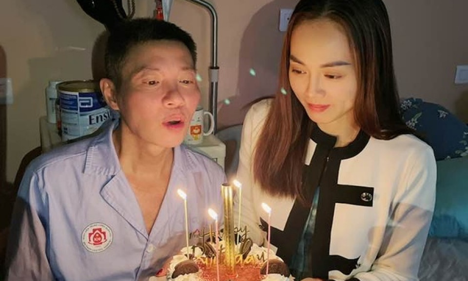 NSND Công Lý đón tuổi 48 trong bệnh viện
