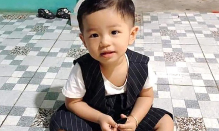 Bé trai 2 tuổi ở Bình Dương mất tích bí ẩn khi chơi trước sân nhà
