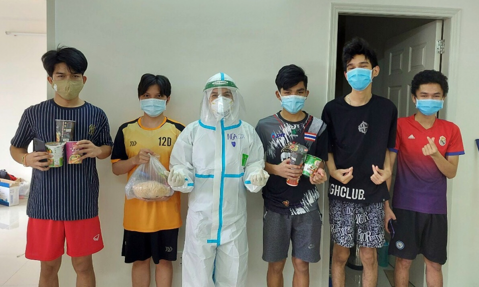 Những bóng hồng chống “giặc Covid-19"