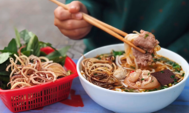 Bún bò ở Hà Nội và Sài Gòn trong mắt người Huế
