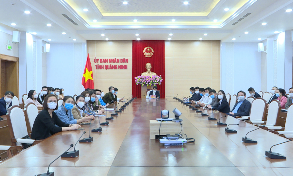 Thủ tướng Chính phủ gặp mặt, biểu dương lực lượng y tế tuyến đầu