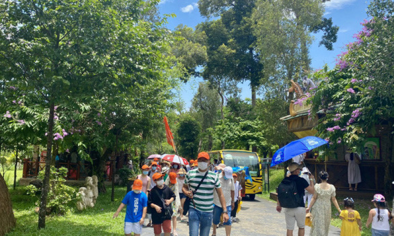 在新常态下大力推动安全旅游活动