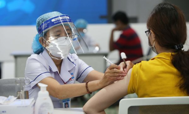 Bị sốc mũi 1 có nên tiêm tiếp mũi 2 vaccine COVID-19?