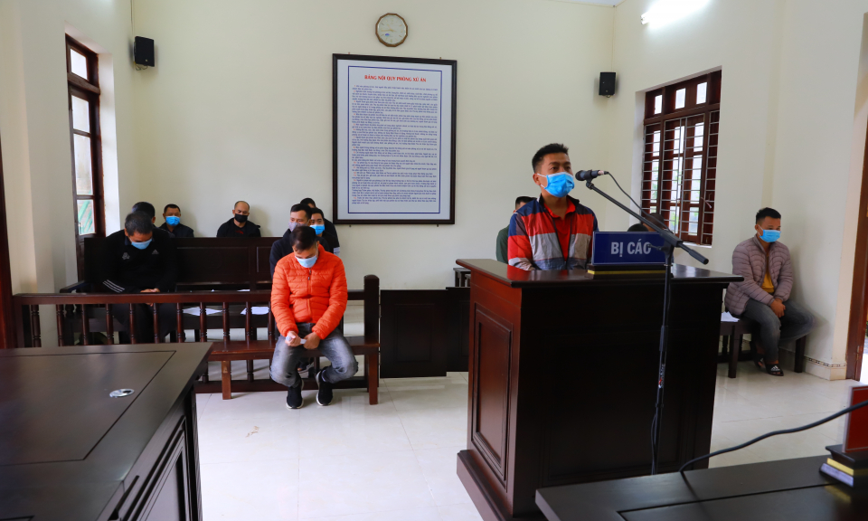 Bình Liêu: Xét xử 12 đối tượng tổ chức đánh bạc trong mùa dịch