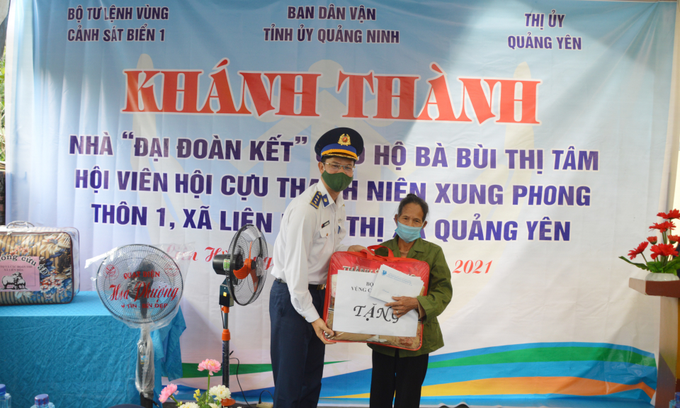 Cảnh sát biển đồng hành với ngư dân tỉnh Quảng Ninh