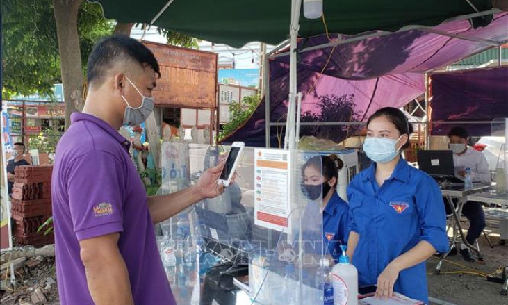 Thưởng tiền cho người báo tin phục vụ chống COVID-19
