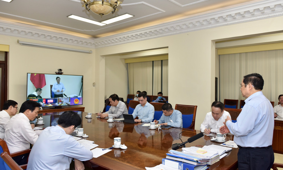 Khẩn trương nghiên cứu, điều chỉnh quy định để Bộ Y tế chủ trì đánh giá cấp độ dịch của từng tỉnh, thành phố