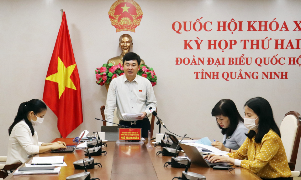 Quốc hội thảo luận tại tổ về các vấn đề kinh tế-xã hội và 2 dự án Luật