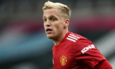 Chia tay Man Utd, lộ bến đỗ tiềm năng của Van de Beek