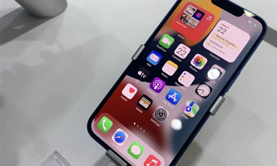 iPhone 13 khan hiếm, không đủ giao cho khách đã đặt hàng trong ngày đầu mở bán