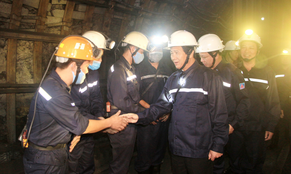 Phó Thủ tướng Chính phủ Lê Văn Thành làm việc với TKV và tỉnh Quảng Ninh