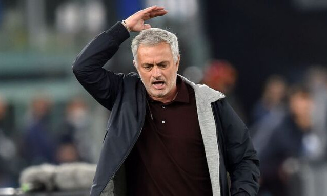 Mourinho nhận thẻ đỏ trong trận hòa của Roma