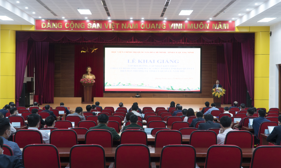 Khai giảng lớp Bồi dưỡng cán bộ đương nhiệm các chức danh lãnh đạo, quản lý diện BTV Tỉnh ủy quản lý 